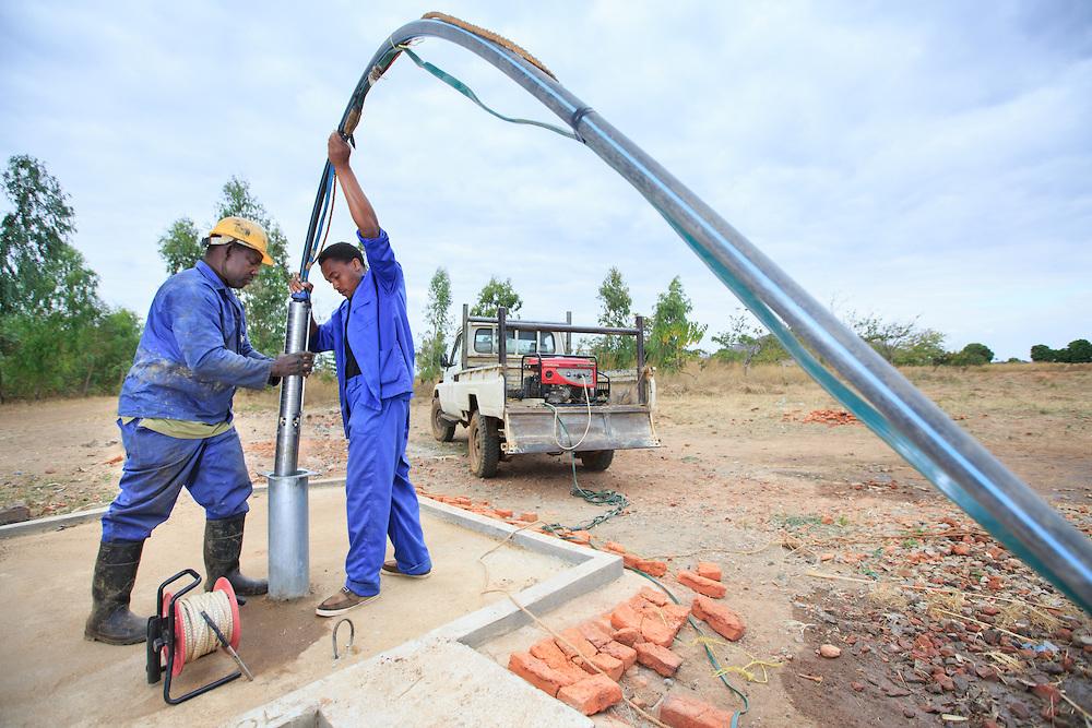 Submersible borewell motor pump